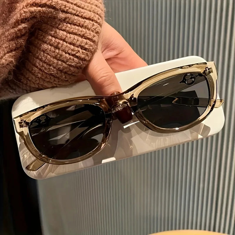 Designer Glasses,Features polycarbonate frame and anti-reflectivePCLens,Classic luxury style,It's a fashion accessory for everyd