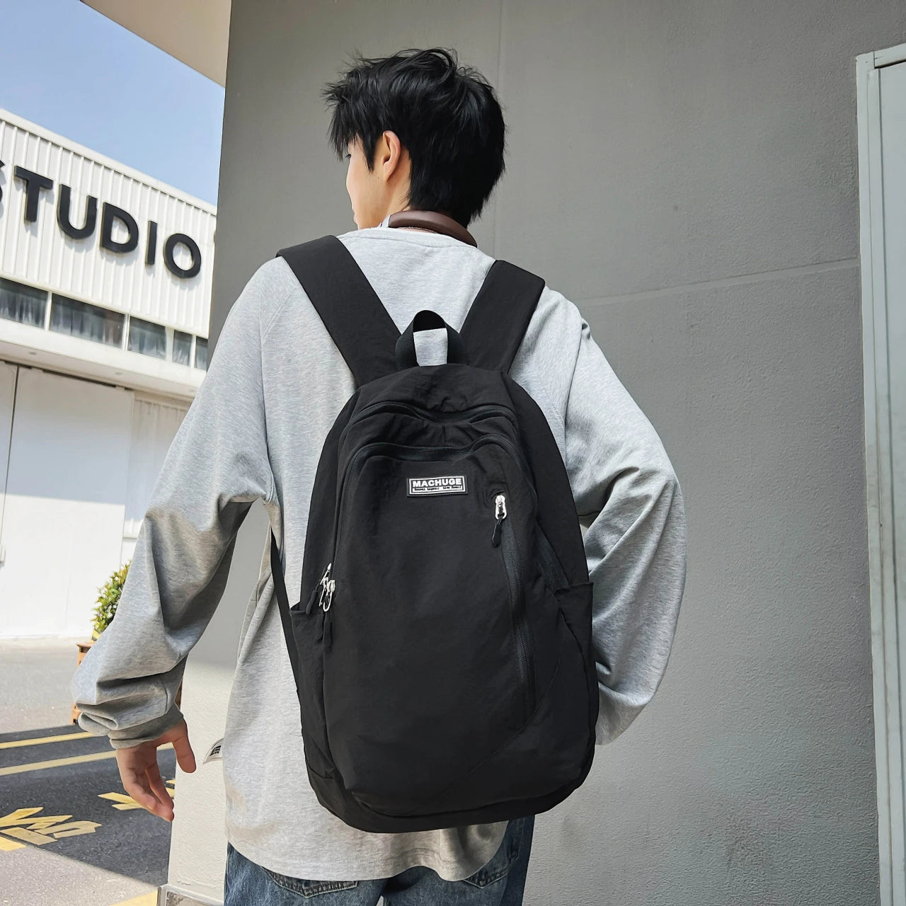 Backpack simple and large-capacity men's and women's travel backpacks leisure summer students waterproof spine backpack.