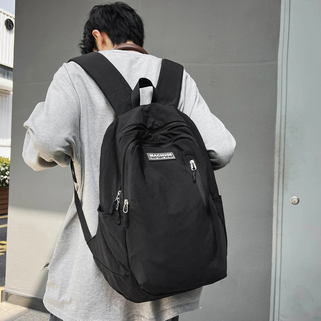 Backpack simple and large-capacity men's and women's travel backpacks leisure summer students waterproof spine backpack.