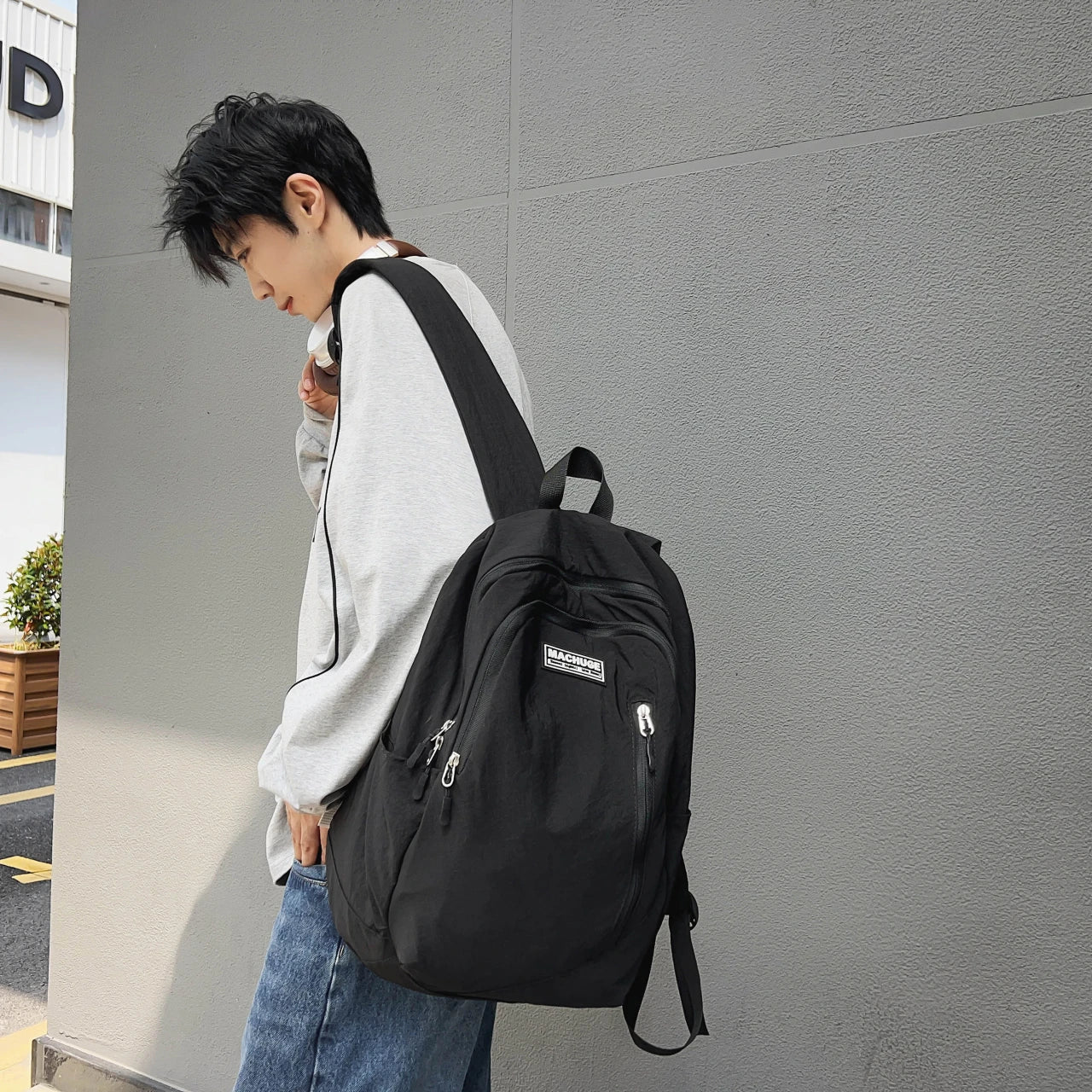 Backpack simple and large-capacity men's and women's travel backpacks leisure summer students waterproof spine backpack.